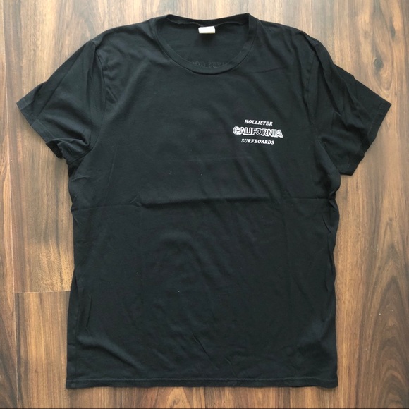 Hollister Graphic Tee size XL - Picture 2 of 5